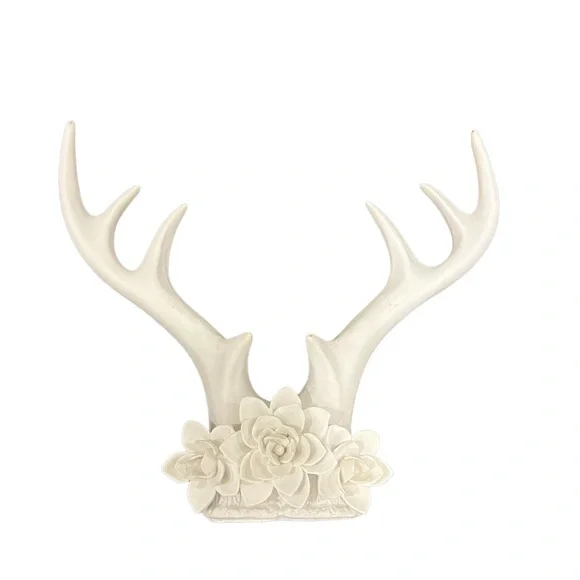 *SOLD*Faux Wall Mount Deerhead and Antlers - Picture 6 of 6